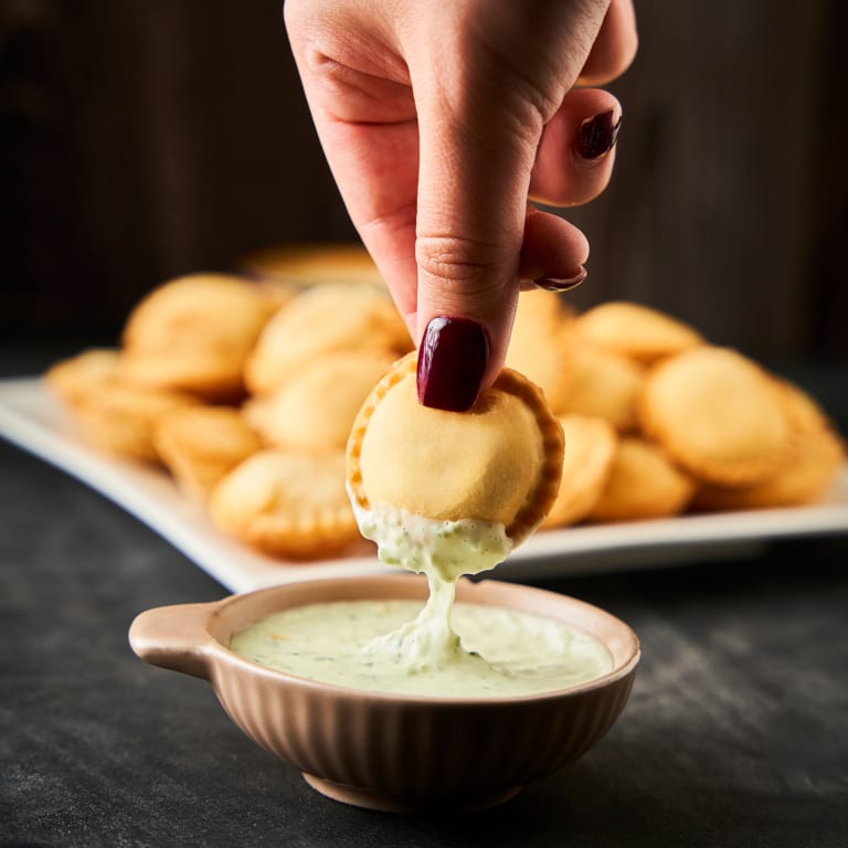 Mix de 100 Pasapalos (50 Tequeños + 50 Pasteles)